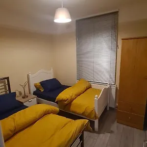  Apartment Entire 2 Bedroom Home/flat In London, Line United Kingdom