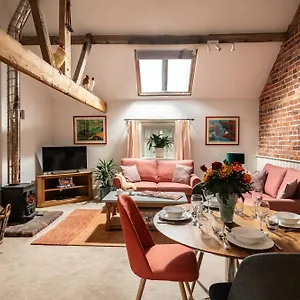  Holiday home The Old Dairy, Heritage Escapes, Field House Farm United Kingdom