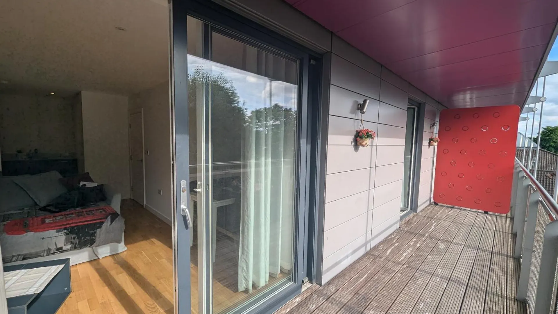 Modern London Apartment Near Greenwich - Rooftop City View 0*,  Reino Unido