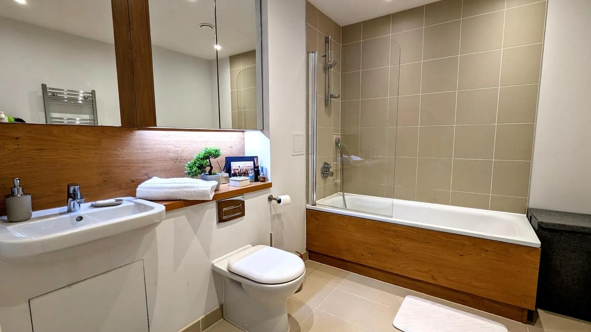 Modern London Apartment Near Greenwich - Rooftop City View Royaume-Uni